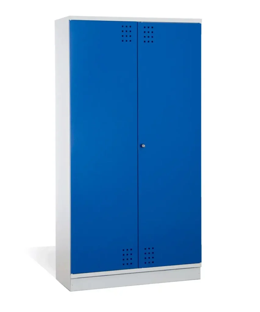 Punta kemikalieskabe i blå med lukkede låger