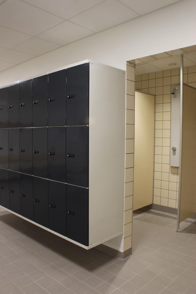 Skærmvægge bad og omklædningsskabe